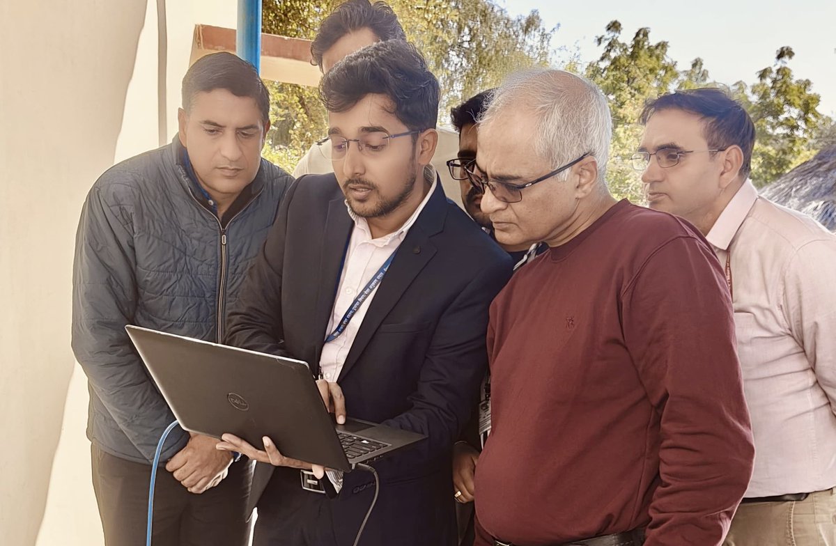 DotWmo's tweet photo. During a visit to Bikaner, Dr. @neerajmittalias Secretary (T) was presented a live demonstration of spectrum monitoring by WMO. The team showcased their processes through live spectrum monitoring and resolution activities. Ensuring connectivity for all.
#WMO @DoT_India https://t.co/T9Fdku0xv1