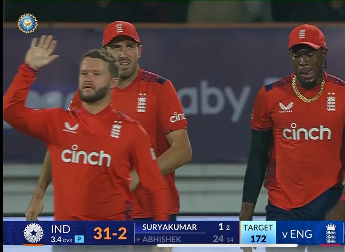 NumairTariq2's tweet image. England got a great start with the bowl
Both openers back in the pavilion 
Can they continue to build pressure and get the man of the match from previous game Tilak Varma early than we have a game on. Otherwise still India would have a slight edge
#INDvEND| #INDvsENG