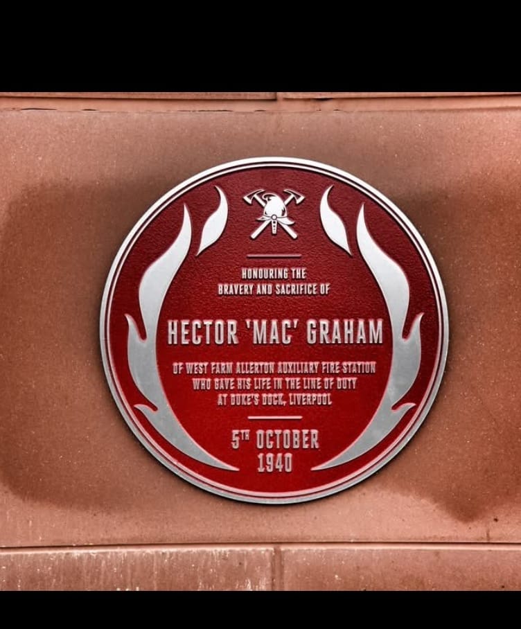 leejhunter's tweet photo. @fbumerseyside and @fbunational came together to unveil Merseyside's 1st #RedPlaque, commemorating Hector 'Mac' Graham an AFS firefighter killed in 1940.
His daughter Jean and granddaughter Dee unveiled the plaque, before Jean gave a moving speech on what the day meant  (1 https://t.co/RoIVc2nh4C
