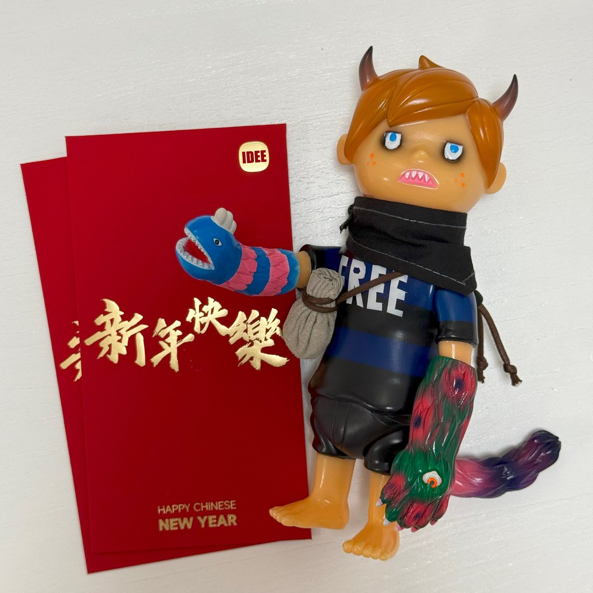 ideeproductions's tweet photo. 恭喜發財！祝您 2025 年農曆新年大吉大利。
Kung Hei Fat Choy! Wishing You a Prosperous Chinese New Year 2025.

#hidy_dd #小栗英訓 #guriguri #魔法少年 #himitsumono 
#ideeproductions #sofubi #kaiju #arttoys #designertoys #contemporaryart https://t.co/NGkzHirDEG