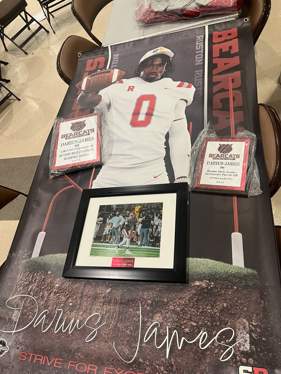 DariusJames21's tweet photo. Thank you @Rustonfootball for everything❤️🔥 #0signingout https://t.co/Jchtzcyiie