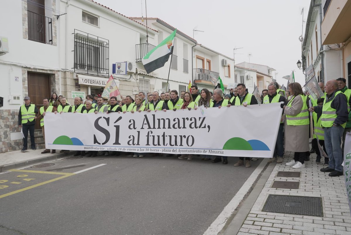 Cuando el apagón programado de las nucleares en España está siendo cada vez más cuestionado, no nos resignamos a ver la central de Almaraz cerrar.

📢 Más de 10.000 personas tomaron las calles el 18 de enero en una manifestación histórica por su continuidad.

Tú también puedes