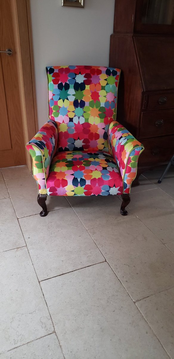 fliskmillan's tweet photo. Finished the little armchair. https://t.co/K3RskkHKQn