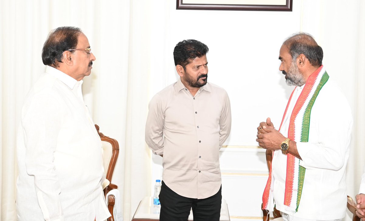 aadisrinivasmla's tweet image. ముఖ్యమంత్రిని కలసిన ప్రభుత్వ విప్ ఆది శ్రీనివాస్ గారు

ఇటీవల దావోస్ పర్యటనను దిగ్విజయంగా ముగించుకొని తెలంగాణ రాష్ట్రానికి దావోస్ వేదికగా  రూ. 1.78 ల‌క్ష‌ల కోట్లు పెట్టుబ‌డులు సాధించినందుకు ముఖ్య‌మంత్రి శ్రీ రేవంత్ రెడ్డి గారిని, ఐటీ, పరిశ్రమల శాఖ మంత్రి దుద్దిళ్ల శ్రీధర్ బాబు…