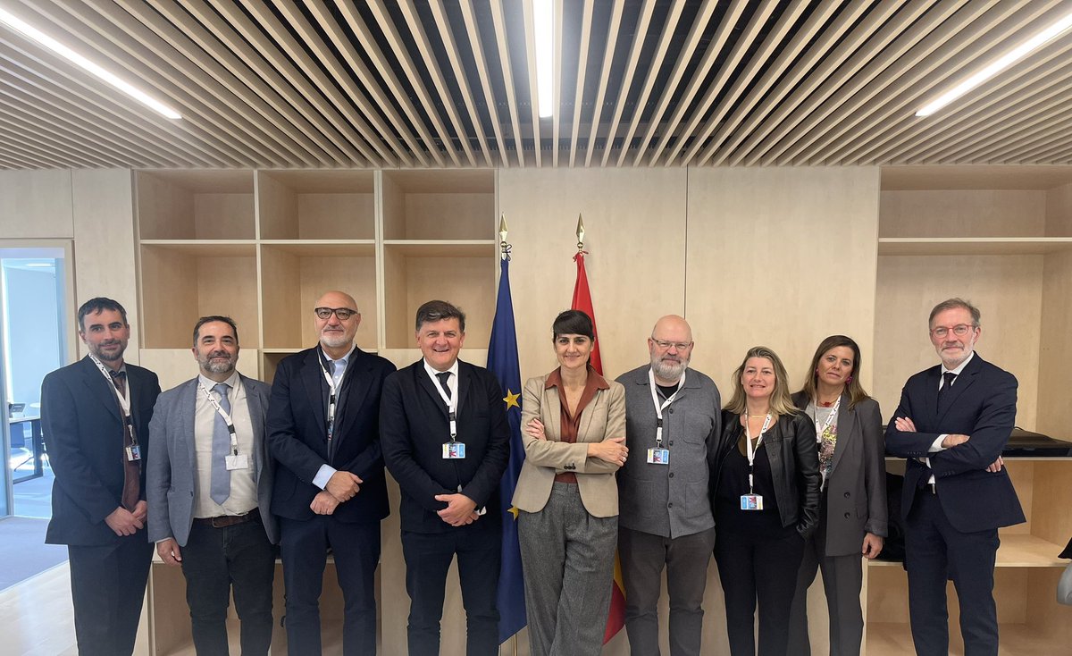 pablogarguez's tweet photo. Hoy en #Madrid con la #SecretariaDeEstado @mariagv de #Digitalización e #InteligenciaArtificial #SEDIA @SEDIAgob @mintradigital con @Juanfradelgado @SmartAgriFoodSu @CTAEX_CIT @CICYTEX @helloxfarm #AsociaciónEuropeaIA @FundecytPCTEX #Industria40 #Pymes #SmartAgro https://t.co/LYdGTkOCHo