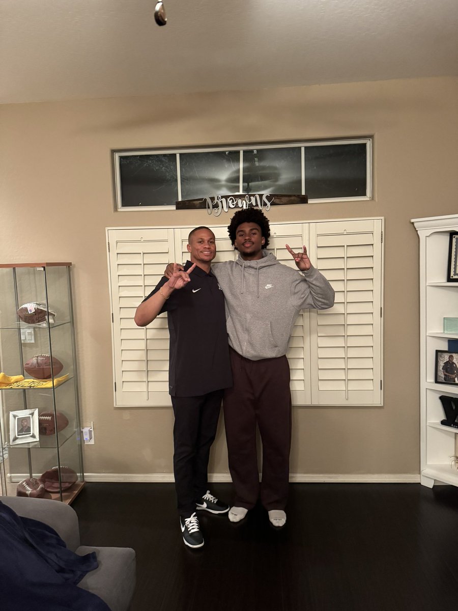Much love coach <a href="/ColinLockett15/">Coach Lock 💎</a> for coming to AZ to visit my family and I. We loved having you over to build that bond and for a good dinner. 

<a href="/Verrado_Vipers/">Verrado Viper Football</a> <a href="/CoachHathcock/">Jeremy Hathcock</a>