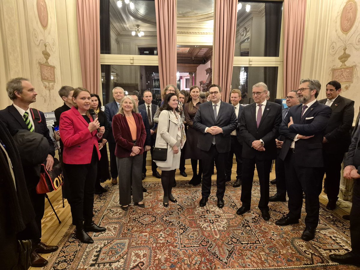 Včera jsme v Bruselu poděkovali naší velvyslankyni pro Evropskou unii Editě Hrdé, která v této funkci pracovala od roku 2020.👏 Od února ji vystřídá Vladimír Bärtl.

Jak řekl ministr zahraničí Lipavský, její nástupce má laťku nastavenou hodně vysoko. Edita Hrdá odvedla velkou