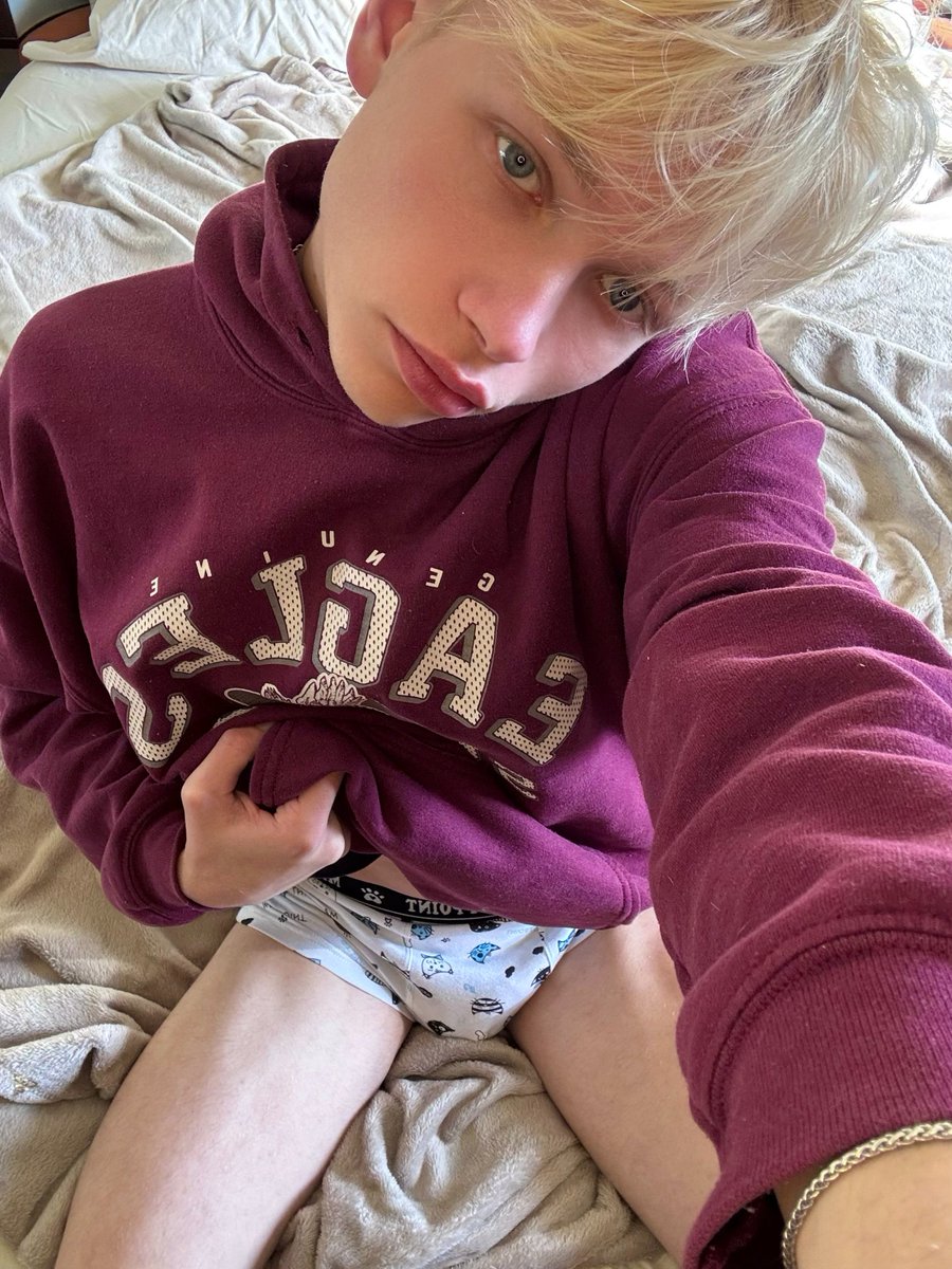 _ellixt's tweet photo. come to bed 😔

https://t.co/j3OAI4xDkW https://t.co/3T0OoeZns0