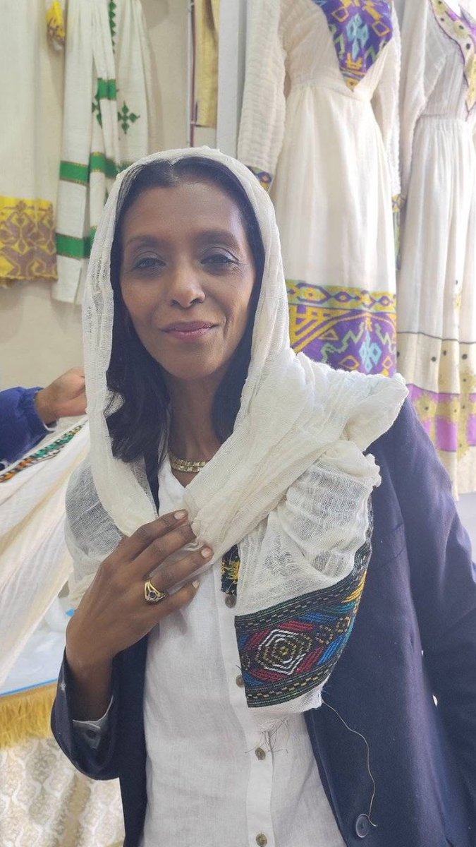 eritrean_post's tweet photo. The British-Sudanese BBC journalist Zaineb Badawi wearing traditional Eritrean clothing (Netsela) during her stay in Eritrea. The love between Sudan and Eritrea is endless 🇪🇷🖤🇸🇩
#Eritrea #Sudan #Eritreanculture #Somalia #Egypt https://t.co/H06XhQYKBy