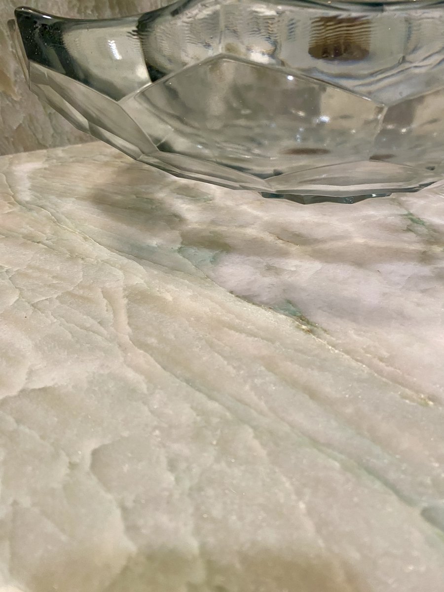 LakesideSurface's tweet photo. 🌿 Where nature meets luxury ✨

The organic veining creates a one-of-a-kind natural canvas, and the green glass vessel sink adds a modern spa-like element. Let's not ignore the trendy warm gold fixtures! They're the perfect jewelry for this stunning design.

#LuxuryDesign https://t.co/Wk9UJGtmEl