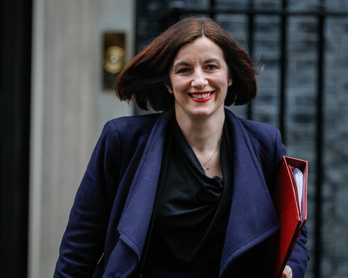 imageplotter's tweet image. And a few more shots from the cabinet meeting from outside No 10 #DowningStreet this morning - the ladies first. Difficult low-light &amp;amp; drizzle made for blurry pics. But can we all take a moment to appreciate #AngelaRayner's fab blue flamingo socks? Pic set at @Alamy_Editorial