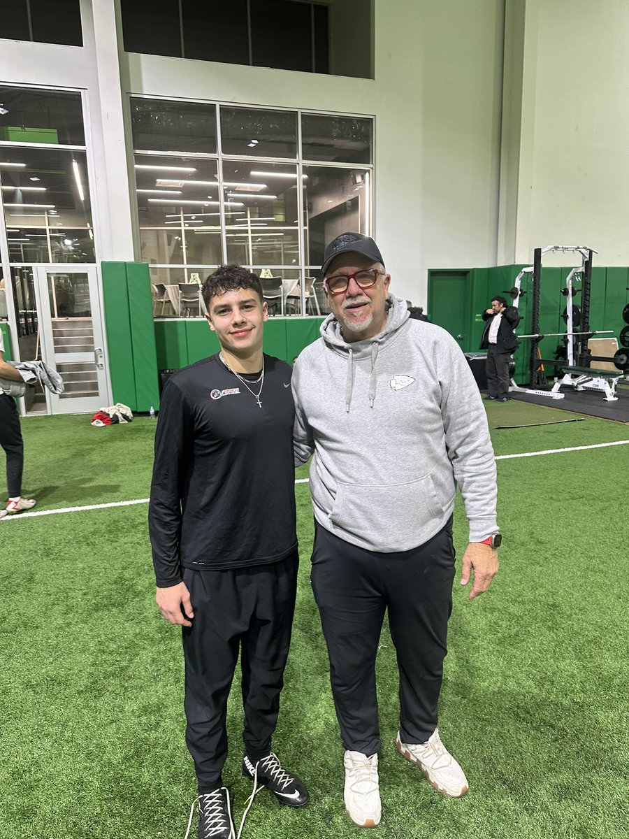 brock_phillip9's tweet photo. I had a great time in Texas this past weekend throwing with one of my favorites  @J_ChristensenQB, at the University of North Texas, and also competing in the Texas Shock Doc 7-on-7 tournament. @GenevaViking @CoachGrady27 @On3Recruits @__CoachMorris @Coach_Brophy @EDGYTIM @PrepRedzoneIL @Andrew_Ivins @TylerOlker @TylerBullardTCU @SWiltfong_ @kendalbriles @ThrowItDeep