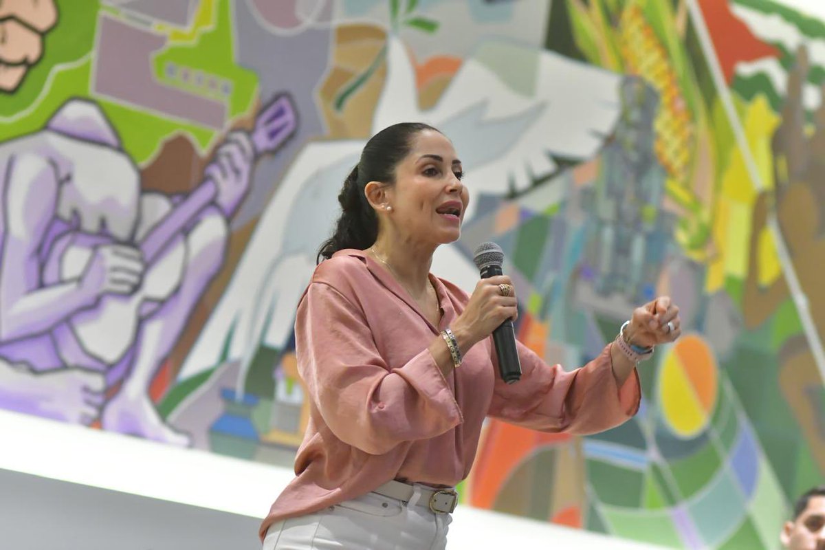 poderinfocal03's tweet image. #MANTA || Como parte del cierre de su campaña, la candidata presidencial, Luisa González, regresa a Manta, esté sábado 1 de febrero. Compartirá su mensaje de esperanza con los ciudadanos, en la parte del Terminal de Cruceros de TPM, ubicado a lado de la playa El Murciélago.