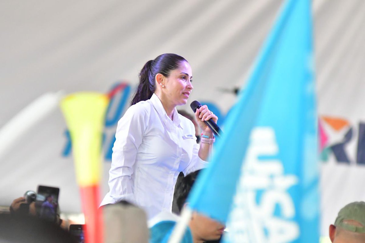 poderinfocal03's tweet image. #MANTA || Como parte del cierre de su campaña, la candidata presidencial, Luisa González, regresa a Manta, esté sábado 1 de febrero. Compartirá su mensaje de esperanza con los ciudadanos, en la parte del Terminal de Cruceros de TPM, ubicado a lado de la playa El Murciélago.