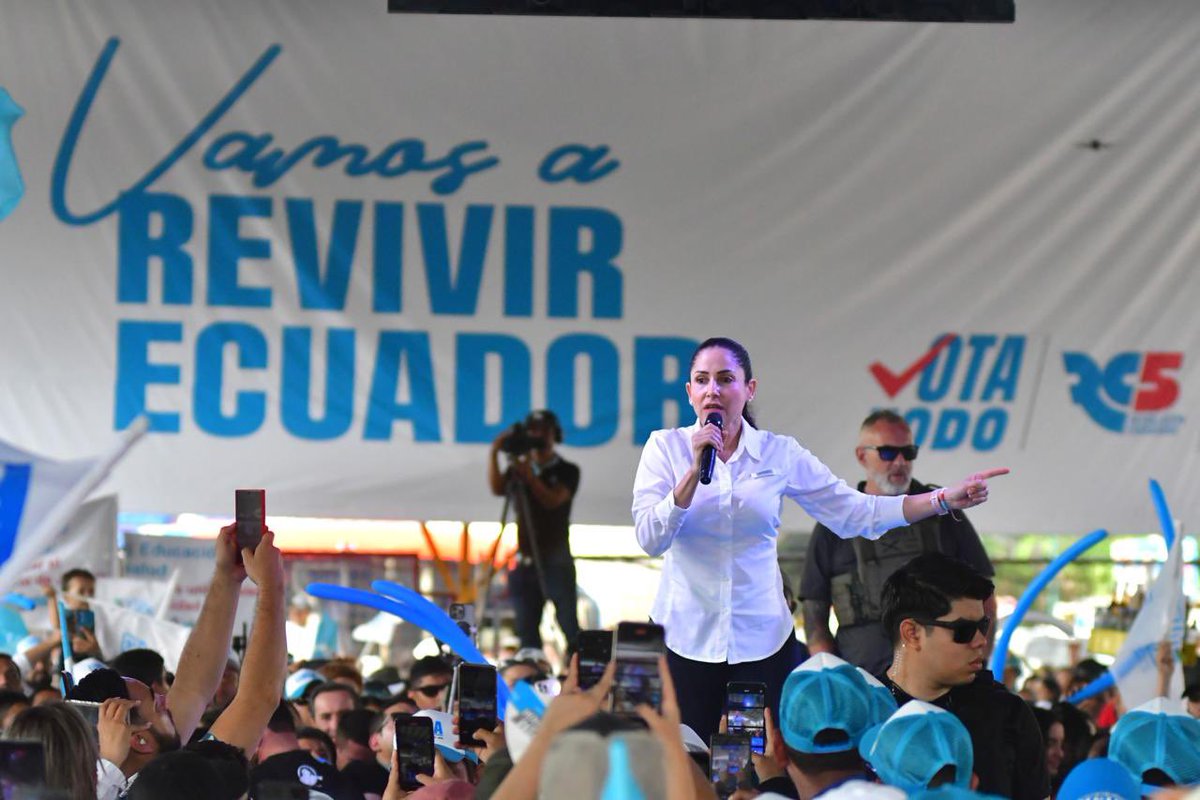 poderinfocal03's tweet image. #MANTA || Como parte del cierre de su campaña, la candidata presidencial, Luisa González, regresa a Manta, esté sábado 1 de febrero. Compartirá su mensaje de esperanza con los ciudadanos, en la parte del Terminal de Cruceros de TPM, ubicado a lado de la playa El Murciélago.