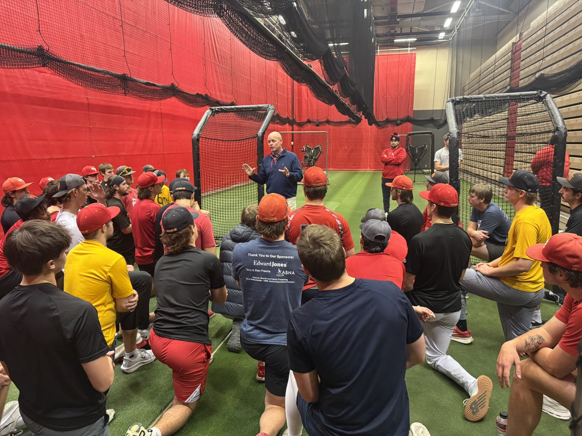 UMSLBSB's tweet photo. Another great alumni visit before the 2025 season!

🔱 Andy Runzi 🔱

Two-time All-American, All-Region, and All-conference in 1992 and 1993. Andy holds the current records for career ERA with a 2.44 and career shutouts with nine. 

Thank you for the visit Andy! 

@arunzi30 https://t.co/0cTt8sZSHx