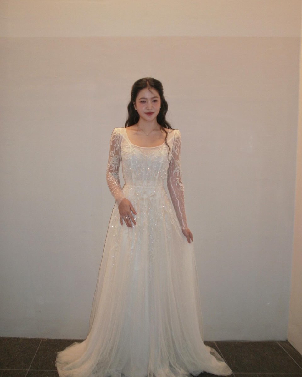 yerimiechu's tweet photo. ㅤㅤ
ㅤㅤ
Apan 시상식에서 시상할 수 있어서 영광이었습니다 ! 평안하고 행복한 2025년 되세요 🤍
ㅤㅤ
ㅤㅤ https://t.co/RDeYpK1Vip