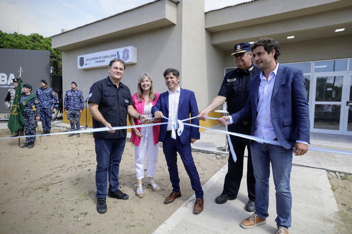 Inauguramos la primera etapa del nuevo polo logístico y escuadrón de caballería de #Pinamar, una obra que concretamos junto a <a href="/JuanIbarguren/">Juan Ibarguren</a> para mejorar las condiciones de trabajo de la Policía montada y fortalecer la protección en la región.