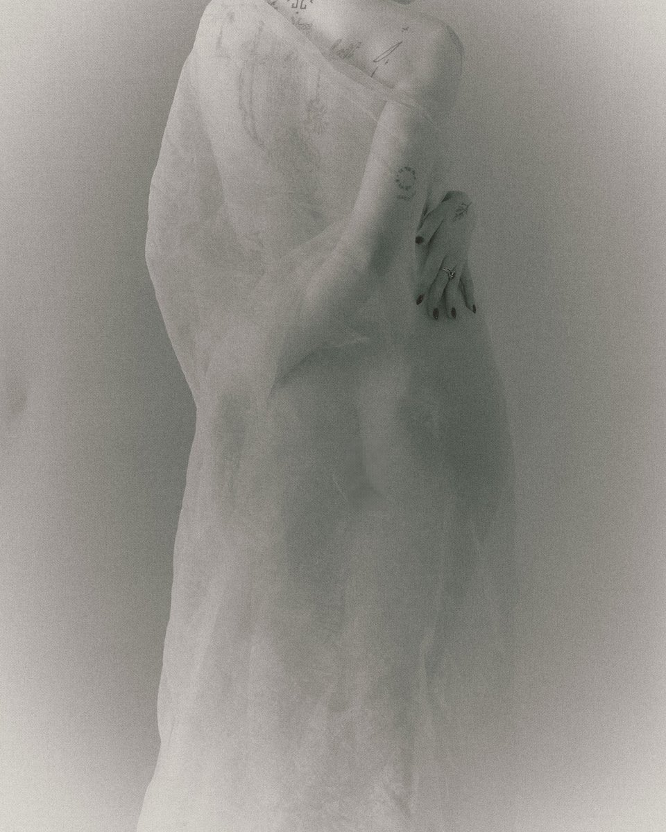 ghostly sensuality〰️ https://t.co/tkiWIzkE3N