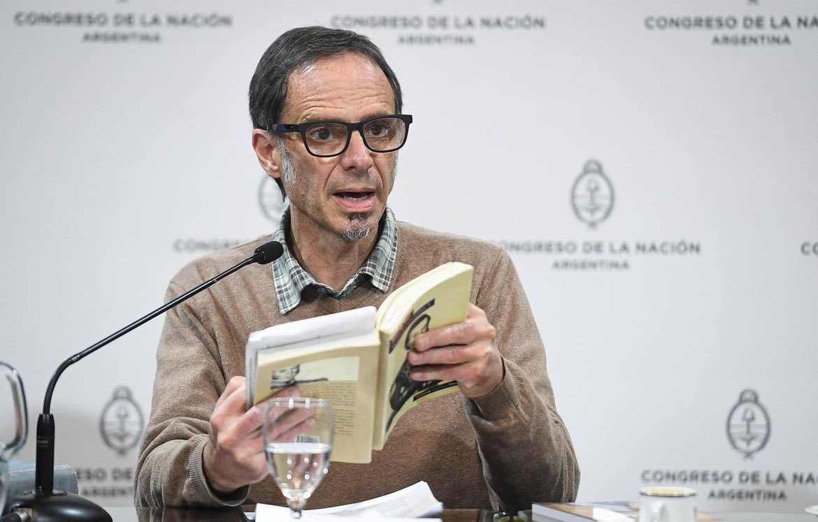 Despedimos a Javier Trímboli, historiador y docente. Un compañero que ha colaborado con proyectos de la FGA y con quién siempre fue enriquecedor debatir ideas y pensar el país.
Un fuerte abrazo a todos sus seres queridos.