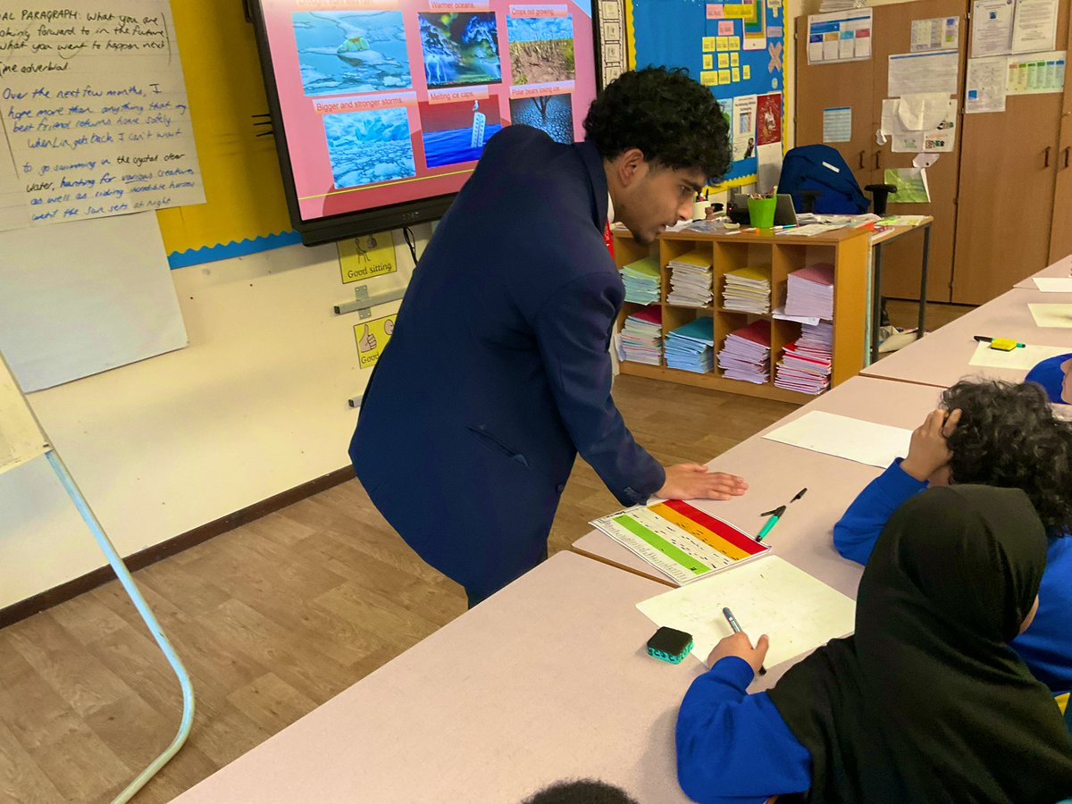 QMGS_CYM's tweet image. CYM Futures Team were back at @NorthWalsall this afternoon with the new workshop on ENVIRONMENT.Swwayam, Marshall & Tevin confidently lead the session to Yr 4’s. Pupil’s learnt; the impact of climate change,pollution & given useful tips on protecting wildlife & the environment ♻️