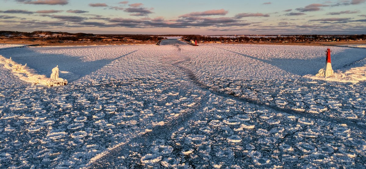 WOODTV's tweet image. The Arctic blast brought frigid temperatures to the region, helping to firm up a good quantity of ice on Lake Michigan: woodtv.com/weather/weathe… #wmiwx

Photo credits:
1: Jon Geer
2: Helen VanEssendelft
3: Natalie Waalkes