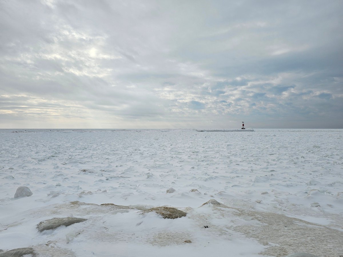 WOODTV's tweet image. The Arctic blast brought frigid temperatures to the region, helping to firm up a good quantity of ice on Lake Michigan: woodtv.com/weather/weathe… #wmiwx

Photo credits:
1: Jon Geer
2: Helen VanEssendelft
3: Natalie Waalkes