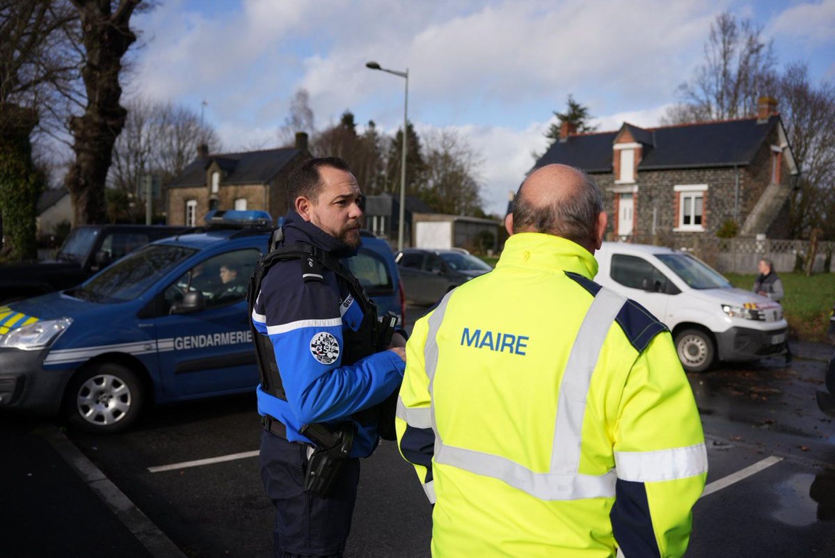 bretagnegouv's tweet photo. #Météo | 🔴 Face aux inondations exceptionnelles en #IlleEtVilaine, les services de l’État sont pleinement mobilisés pour assurer la sécurité de tous.

⚠️ Une vigilance absolue s'impose, suivez les recommandations des autorités.

📻 Restez informés sur https://t.co/5nQZHHc8KN https://t.co/a0SI91ZB7N