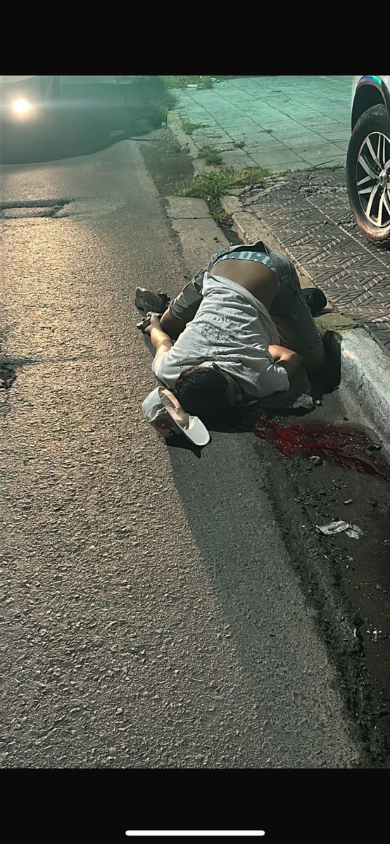 Jerefontanett's tweet photo. Satisfacción pura!!! Que se mueran uno x uno negros de mierda no sirven ni para limpiar el piso lacras. Uno menos 💪🏽💪🏽🙌🏽 https://t.co/hp1CIOYiLj