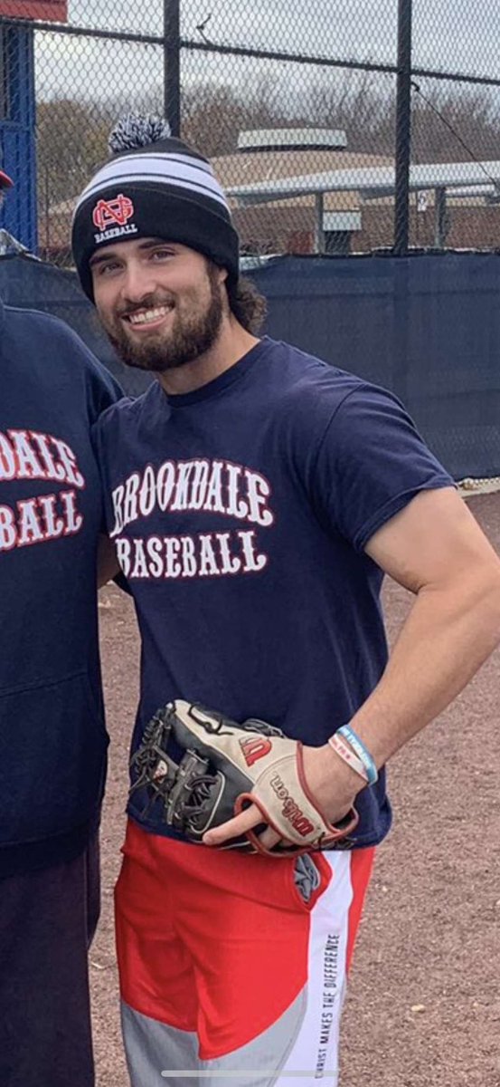 Coach made me hop off the sauce, guy doesn’t know what it’s like to be a true gym bro. I suppose i can get a little worse at ball if it means i get a few extra years with my kid. #SAUCEDFORLIFE 💉 🧃