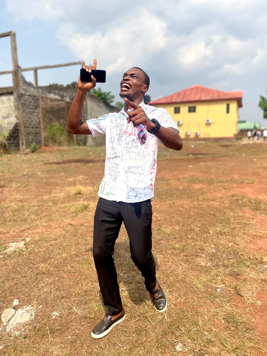 FortunateUdorji's tweet photo. God DID 🎓 

#graduation https://t.co/OqGAmVEVx5