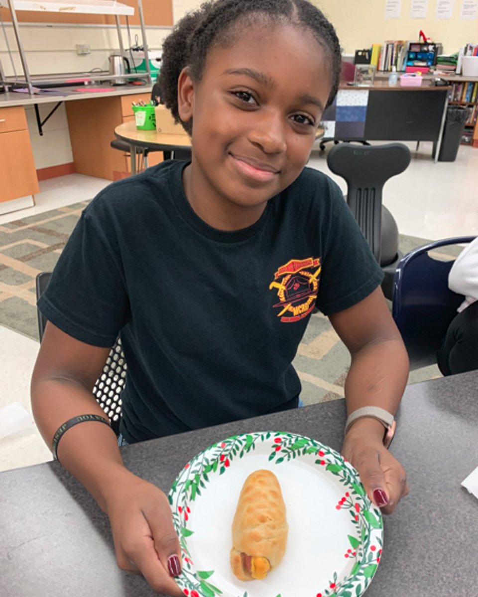 AVMVikings's tweet photo. Ms. Zoglauer and Ms. Adkins run FACS (Family &amp; Consumer Science) Club. The club focuses on learning about sewing, cooking, crafts, and helping the community. It's an awesome club to join at AVM! https://t.co/fEOGsrlfPY