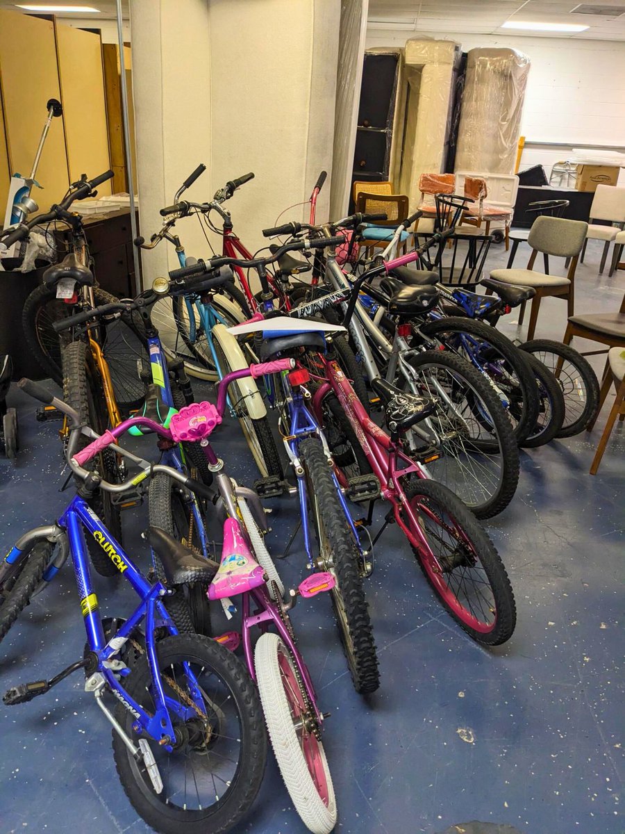 Amber and Paula, mothers of teens from Bikes for Refugees, delivered 15 bikes. #BikesForRefugees is a local, teen-led organization that refurbishes older bikes &amp; donates them in the community. We're thrilled to see these bikes help refugees cycle toward new opportunities!