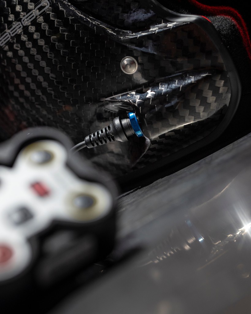 Shave seconds off your stage times with the Stilo DG-10. 🕞⁠
⁠
Digital sound, adjustable volume, and compatibility with Stilo WRC helmets ensure perfect communication in even the toughest conditions. 💪🏼⁠
⁠
#demontweeks #motorsport #stilohelmets #stilowrc #stilointercom #rally
