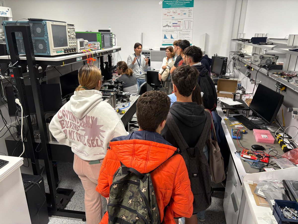 ARQUIMEA Research Center (@arquimeacenter) on Twitter photo Today we received a visit from a group of students from <a href="/iescabrera/">IES CABRERA PINTO</a>, the oldest secondary school in the Canary Islands🏝️.
For us it is a pleasure to welcome young talent in our facilities and to do our bit to promote 🚀 #STEAM vocations.
#ARQUIMEA #Research Today we received a visit from a group of students from <a href="/iescabrera/">IES CABRERA PINTO</a>, the oldest secondary school in the Canary Islands🏝️.
For us it is a pleasure to welcome young talent in our facilities and to do our bit to promote 🚀 #STEAM vocations.
#ARQUIMEA #Research