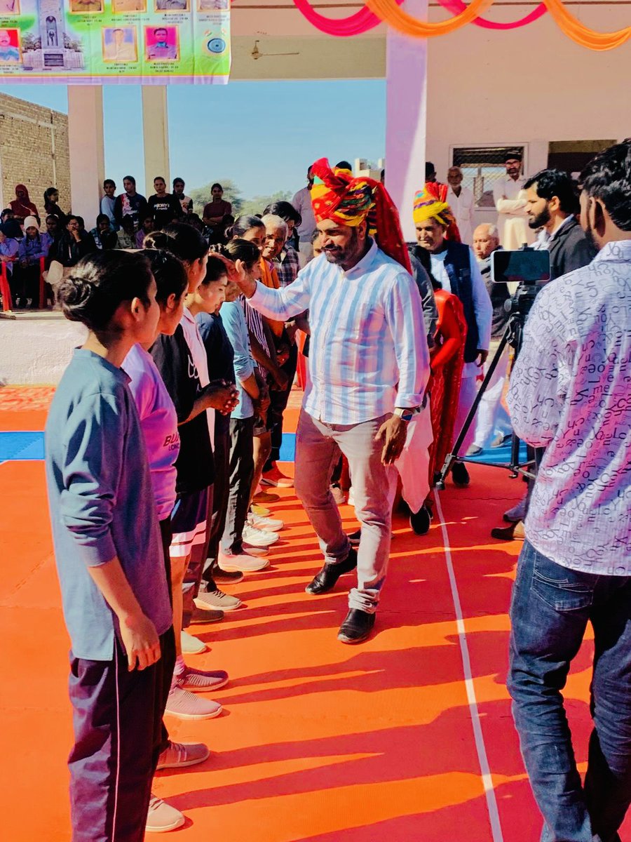 AshokTholiya_21's tweet image. Look Like ...HB
एक झलक , हनुमान बेनीवाल जी जैसी..
बीकानेर का हनुमान ,भाई साहब @VijayBeniwal_ 🥰🙏
#TeamHB