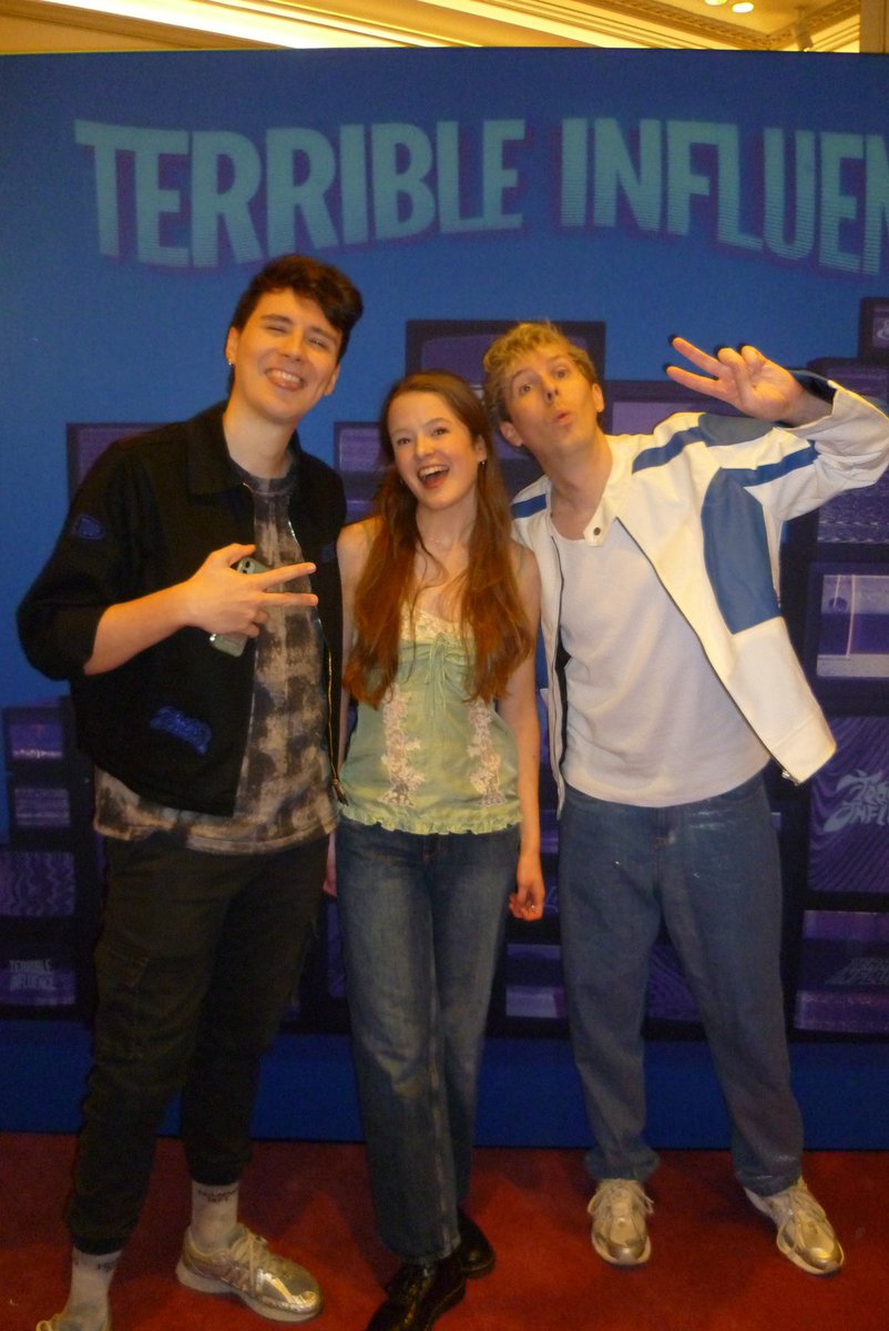 tobesodnp's tweet image. the digital camera photo!! take me backkkk to friday😭