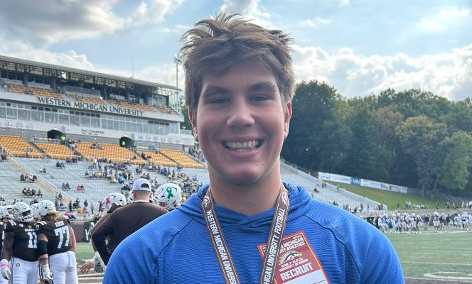 Timothy “EDGYTIM” OHalloran (@edgytim) on Twitter photo Brand New: Meet 2026 <a href="/WWSFB/">Wheaton-Warrenville South Football</a>
Wheaton South QB <a href="/Justin_Miller16/">Justin Miller</a>
Justin Miller who is our featured prospect of the day
edgytim.rivals.com/news/meet-2026… Brand New: Meet 2026 <a href="/WWSFB/">Wheaton-Warrenville South Football</a>
Wheaton South QB <a href="/Justin_Miller16/">Justin Miller</a>
Justin Miller who is our featured prospect of the day
edgytim.rivals.com/news/meet-2026…