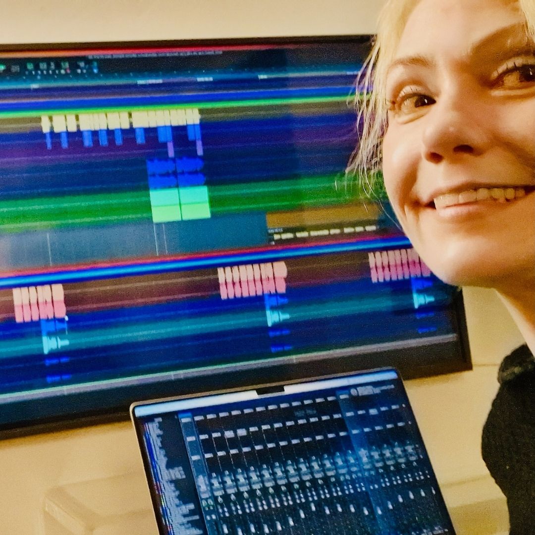 emilysounds's tweet photo. Back in my happy place singing and producing more music. Feel free to say Hi and ask me anything you want! 😀

https://t.co/uTiLvDU1zL

@AvidProTools  @ADAM_Audio 

#musicproducer #musicstudio #homemusicstudio #musictechnology #songwriter #composer #singer #singersongwriter #vocalist #nujazz #souljazz