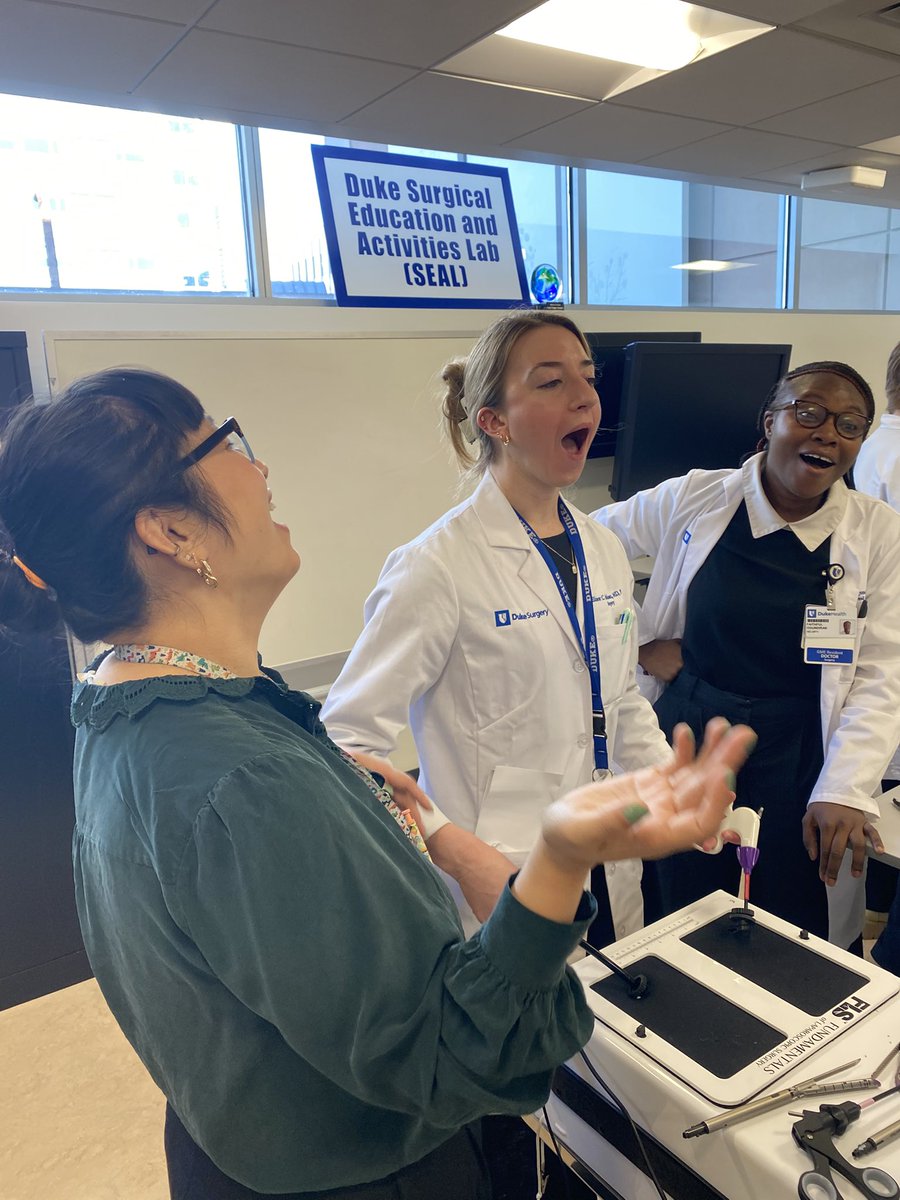 SEAL_duke's tweet image. Absolutely living for this “ah ha!” moment from our intern lap appy lab. Nothing beats seeing the light bulb turn on! 💡 Love your energy @ElinorMannon @south_paw04 @suziehillmd !! 

@DukeSurgRes @DukeHernia #surgicaleducation #MedEd @DukeMIS