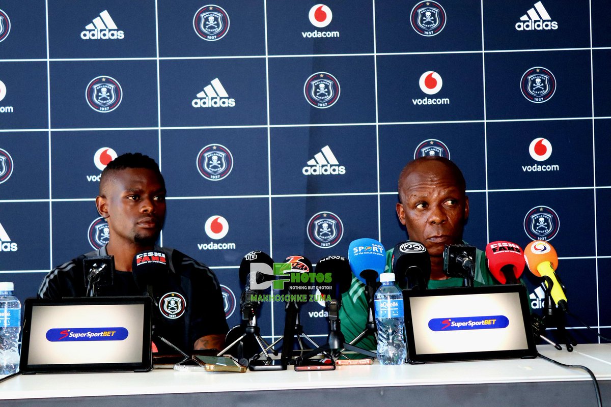 diskifhotos's tweet photo. Pre-Match Press Conference with Orlando Pirates assistant coach Mandla Ncikazi and captain Innocent Maela ahead of their #BetwayPrem game against Kaizer Chiefs at FNB Stadium in Johannesburg on Saturday. #DiskiFhotos #OrlandoPirates #RandStadium #PSL #SowetoDerby #Johannesburg https://t.co/YHTjhbDaD1