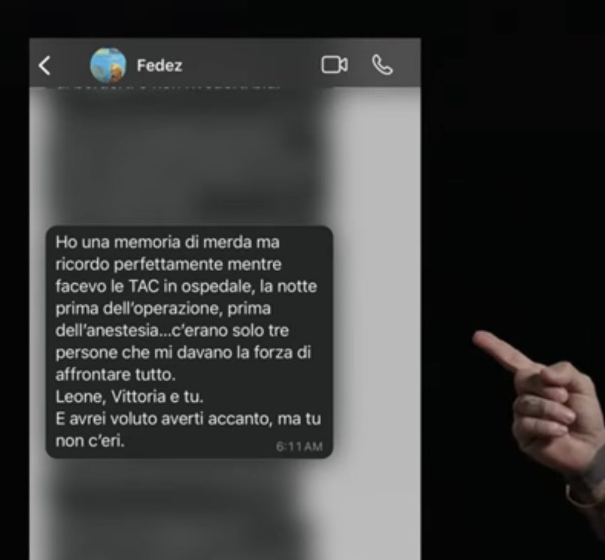 spillthecay's tweet photo. Per me comunque la cosa più scioccante è stata questa, cioè la moglie e madre dei tuoi figli molla tutto per starti accanto nei tuoi giorni peggiori e tu te ne esci dicendo che l’amante fosse quella a darti forza quando non ti ha scritto nemmeno un messaggio? Fedez uomo piccolo https://t.co/37SFufNMCo