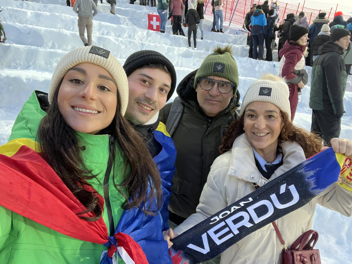 AnnaVerdu's tweet photo. Buenas tardes equipazo!! Esta vez os saludamos en directo desde Schladming! Hoy si hacemos porra; la mamba hace podio 🐍🇦🇩 @ptrapla https://t.co/QA9yxKM1bc