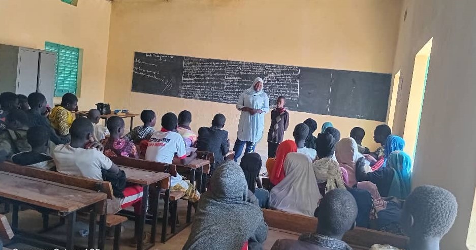 ONGSIRABASCHOOL's tweet photo. #causerie_éducative, dans le cadre de notre activité nommée Causerie éducative, les élèves du second cycle de notre école pilote « Siraba School de Dagabo » 
#education #adolescents
#sirabaschool https://t.co/3JpjHFAJJU