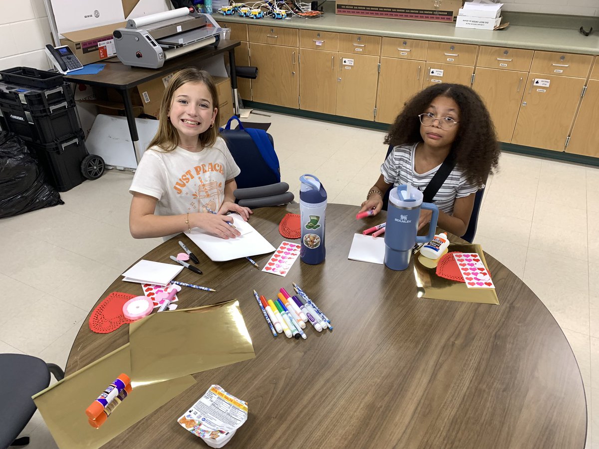 Mrs_ABarrett's tweet photo. Our Military Kids Club members loved getting to participate in creating Valentines for Veterans! Thanks Wernli PTA for partnering with us! @NISDCounseling @NISDWernli @NCANorthside @MsGarza17 #RootEdWernli https://t.co/slckIcZaZt