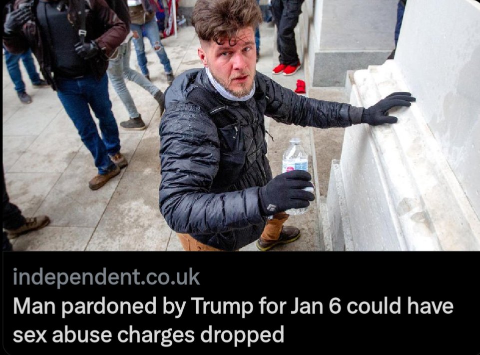 ForBarnet's tweet image. A North Carolina man who pleaded guilty to assaulting police officers on January 6 could have his latest child pornography charges thrown out in the wake of fresh pardonings from Trump.
Now, as Trump lifts the criminal convictions on those who participated in the violent riots,…