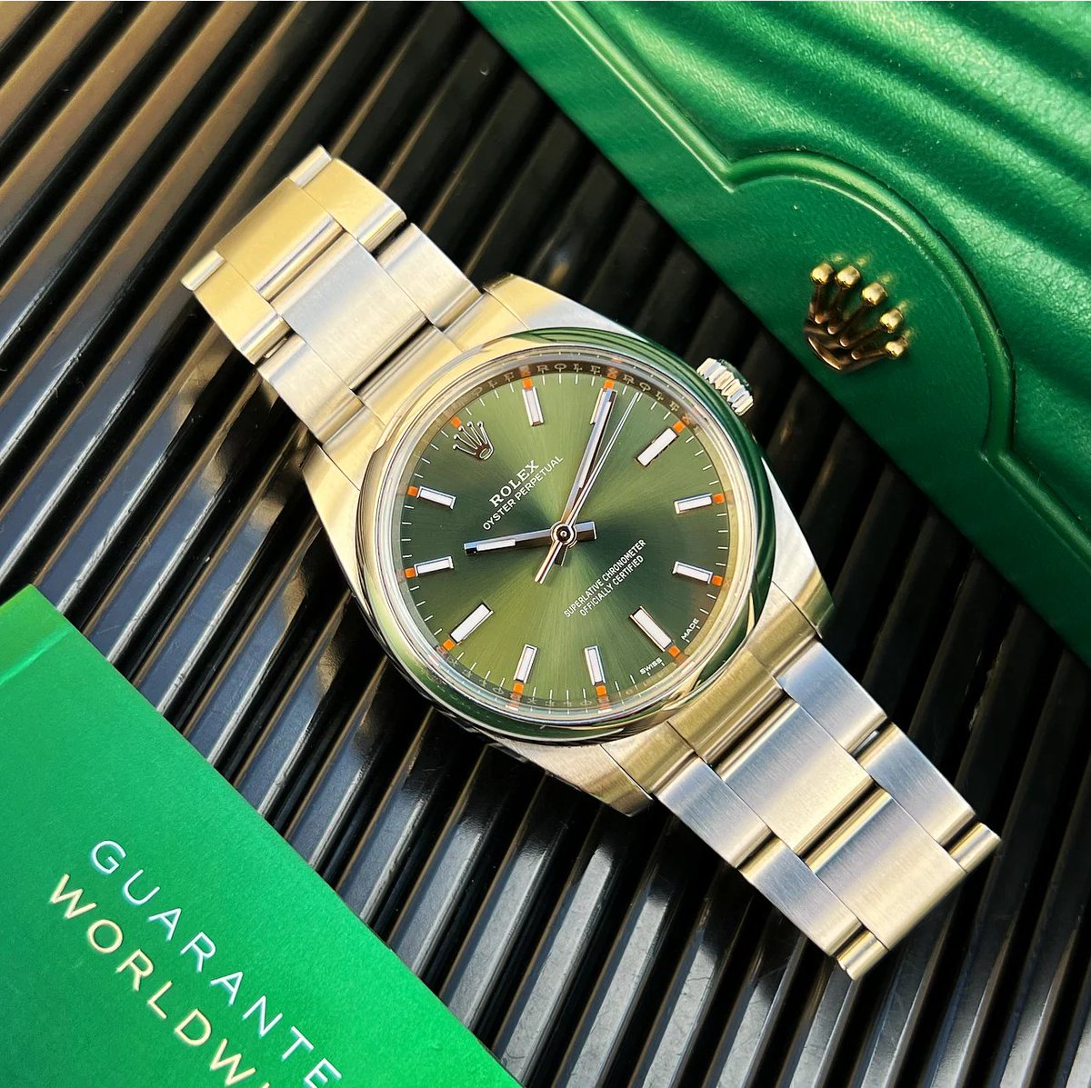ArtradeApp's tweet photo. This beautiful 2019 Rolex OP is dropping on Artrade next week ⌛️

Market price -10% - ($ATR stakers discounts: 15% to 30%) = the best deal on the watch market.

Join us on the marketplace for these exceptional drops 💎 https://t.co/NlYsoOAEb0