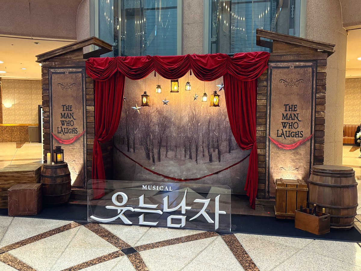 namisooke's tweet photo. 도윈플렌もう1回観てきた！
#웃는남자　#ドヨン https://t.co/3aK301IVDr