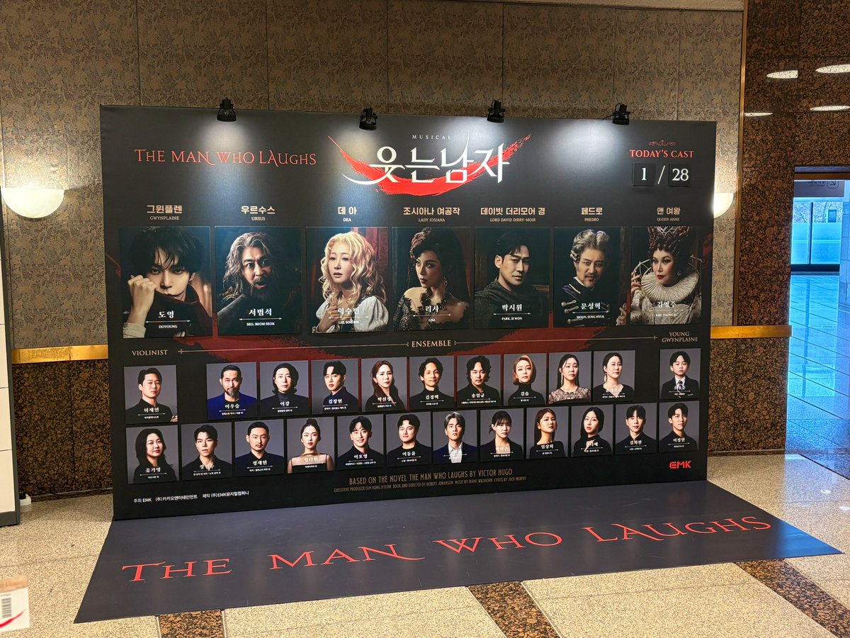 namisooke's tweet photo. 도윈플렌もう1回観てきた！
#웃는남자　#ドヨン https://t.co/3aK301IVDr