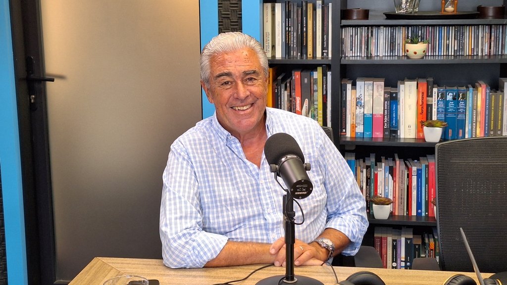 AldoLema_uy's tweet photo. Suscribo completamente el análisis de Jorge Jourdan sobre Conexión Ganadera y otros vehículos (negocios) de inversión similares. 
Imprescindible entrevista con Emiliano Cotelo @EnPerspectivaUY.
👉🏼https://t.co/enFpyAr4c6 https://t.co/OVOsC5LNqC
